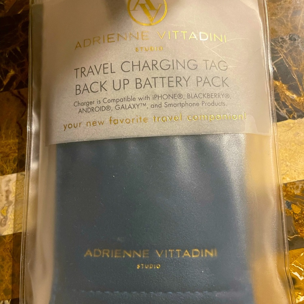Adrienne Vittadeni  Phone back up TAG BATTERY CHARGER
